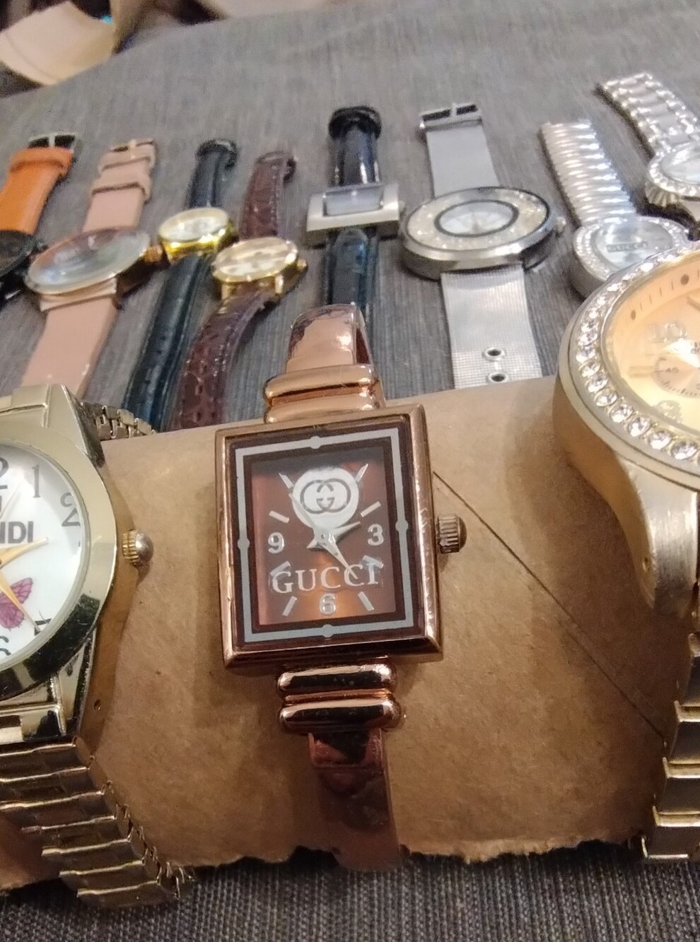 Lot of 14 Fashion Watches No Name Brands Just for Fun! All Work & have New Batts - Picture 4 of 16
